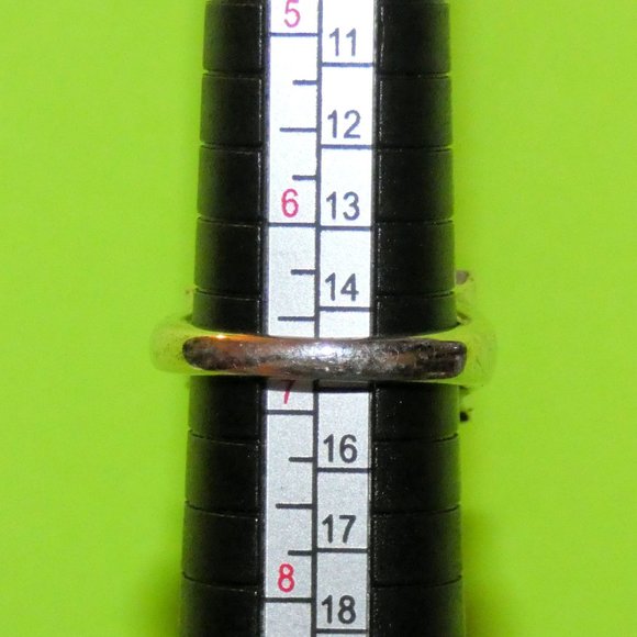 Lia Sophia Ring Rhinestones Silver Tone Triangles Pyramids Size 7 Elegant - Picture 6 of 6